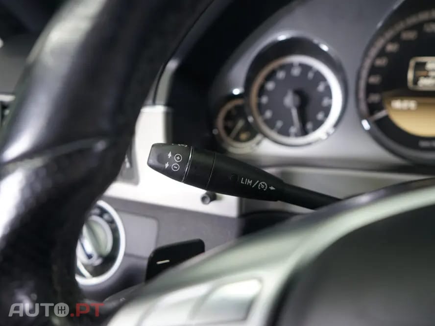 Mercedes-Benz E 220 CDi Avantgarde BlueEfficiency Auto