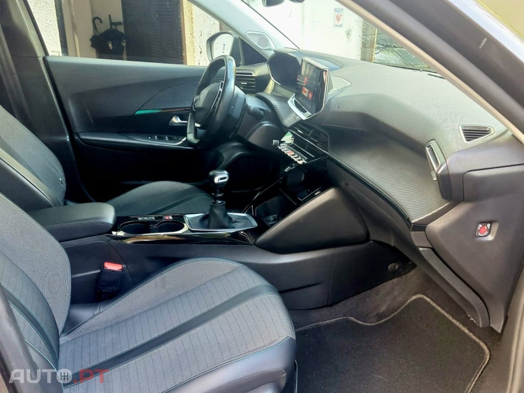 Peugeot 2008 1.5 BlueHDi Allure Pack