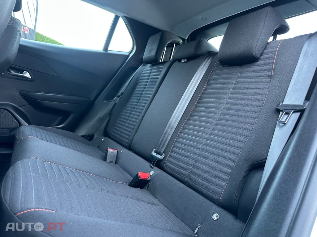 Peugeot 2008 1.2 PureTech Active EAT8