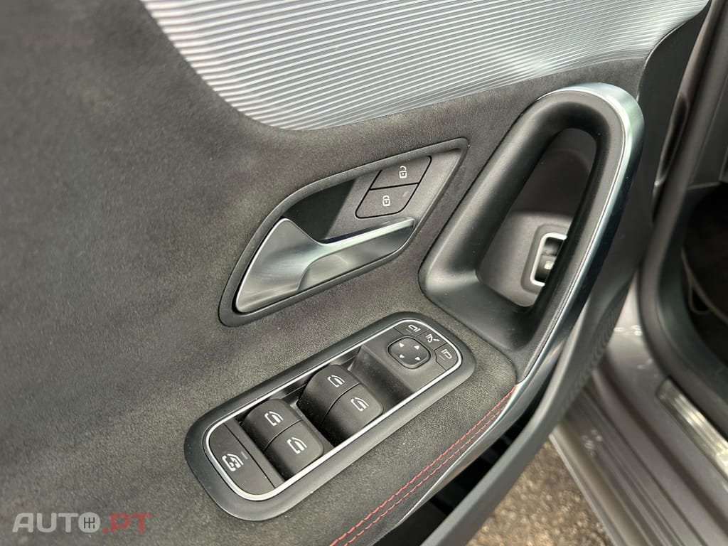 Mercedes-Benz A 250 e AMG Line