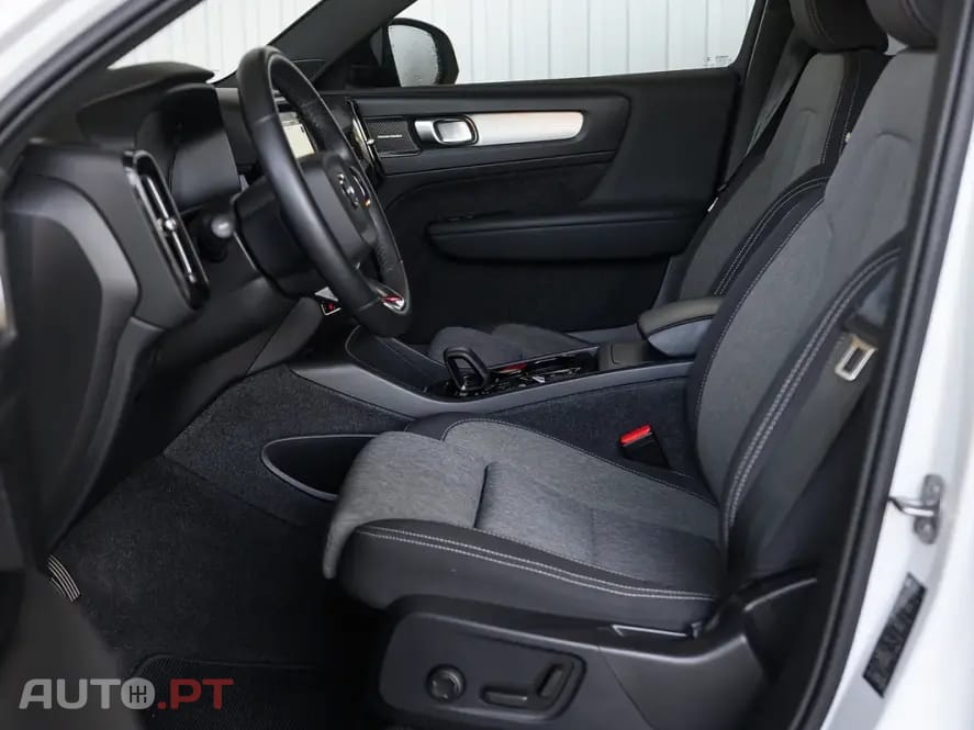 Volvo XC40 1.5 T2 Plus Dark Auto