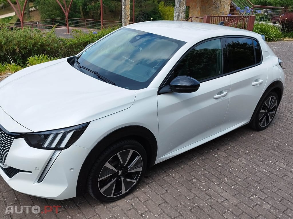 Peugeot E-208 50 kWh GT