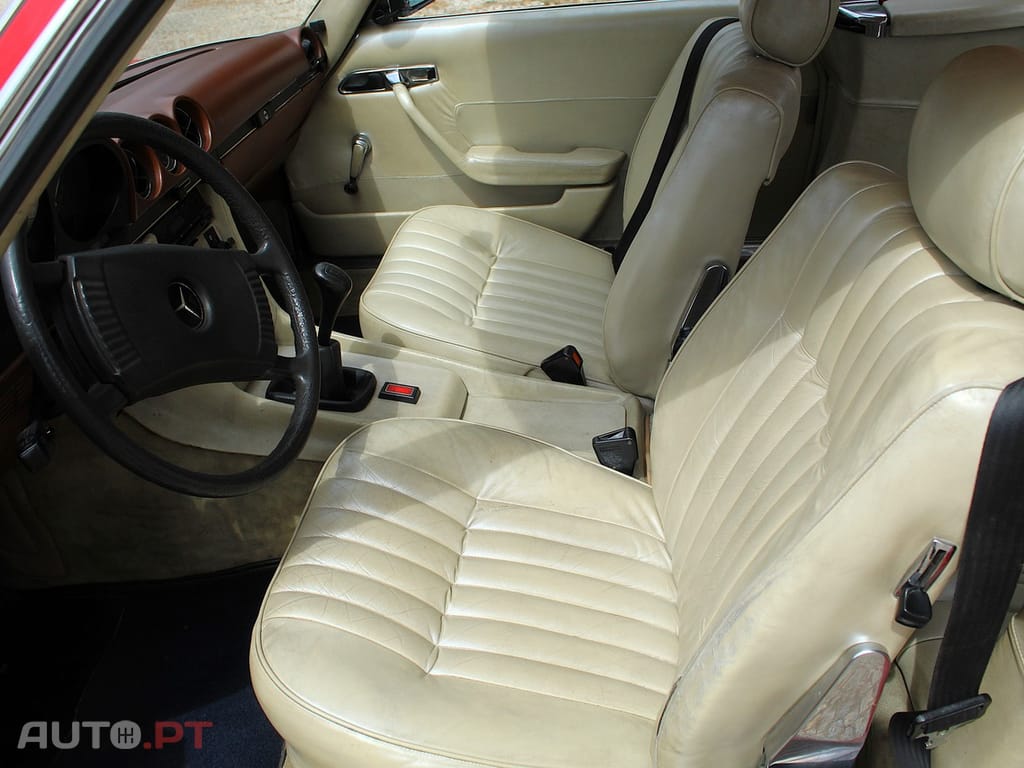 Mercedes-Benz SL 350 R107