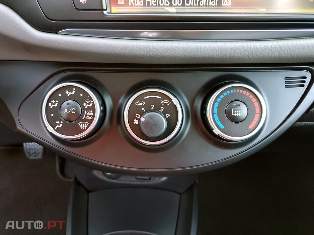 Toyota Yaris 1.0 VVT-i Comfort+Pack Style+Pack Techno+Navi