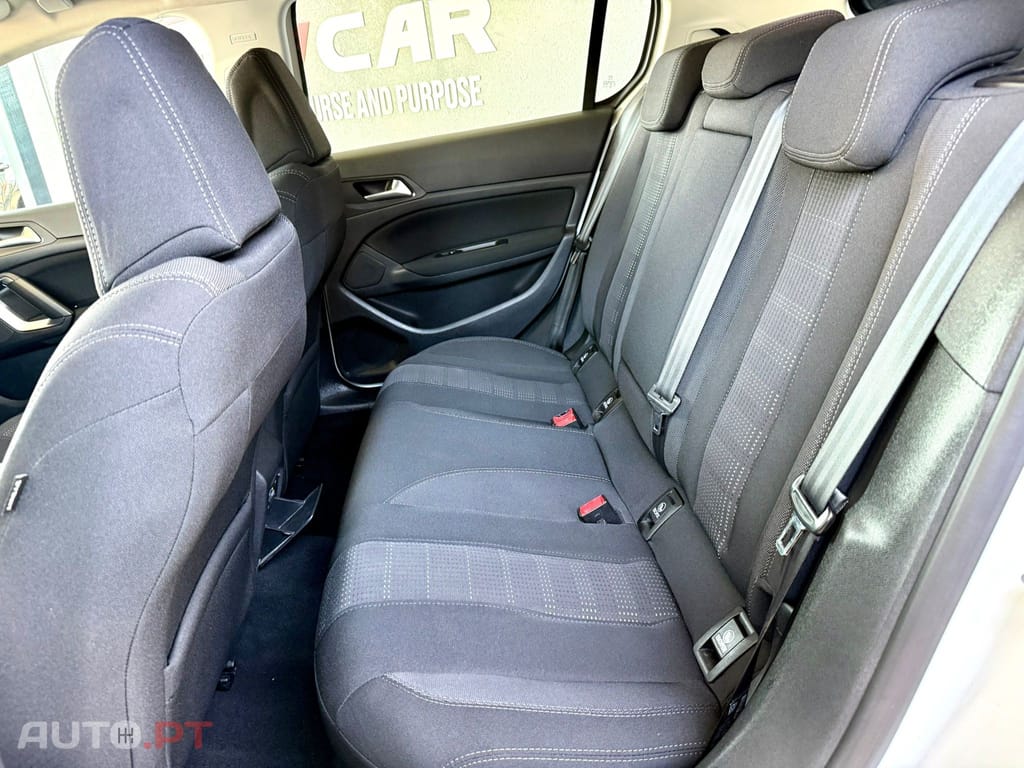 Peugeot 308 1.2 PureTech Allure Faróis Full LED