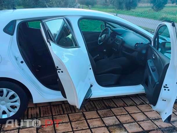 Renault Clio 1.5 dCi Zen / 89€ mês