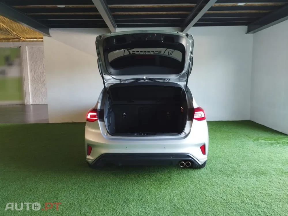 Ford Focus EcoBoost ST-Line Hybrid