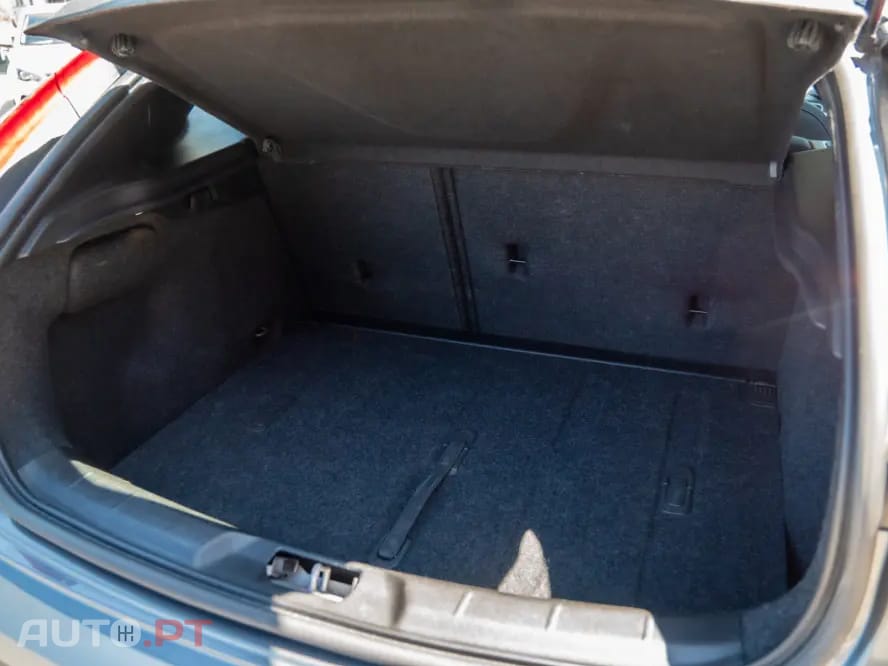 Volvo V40 Cross Country 2.0 D3 Momentum