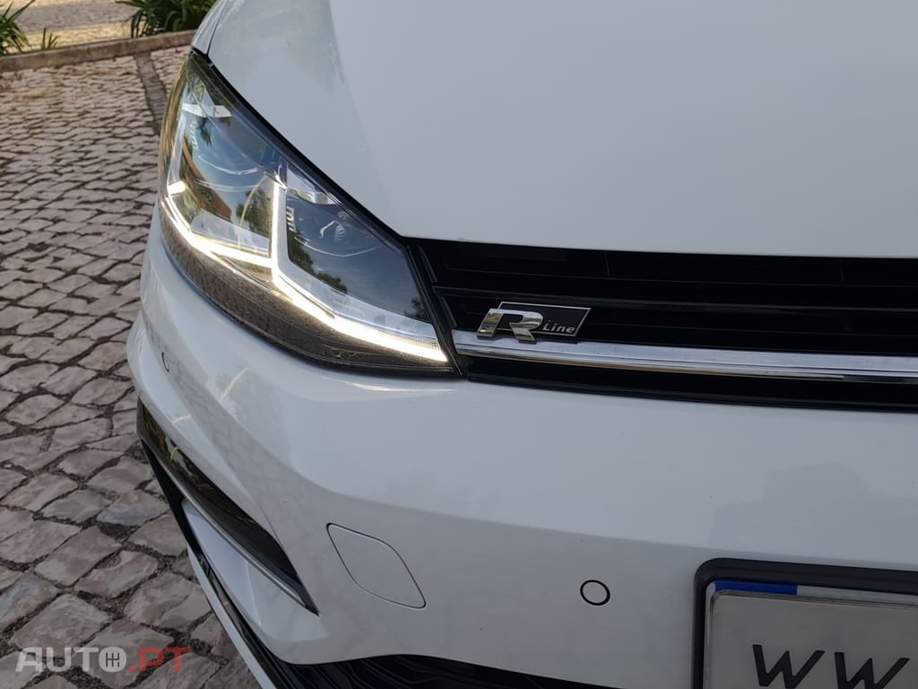 Volkswagen Golf 1.5 eTSI R-Line DSG