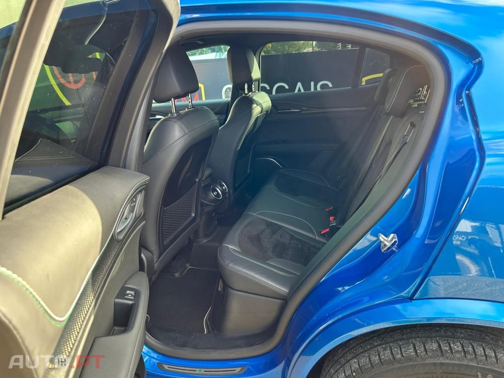 Alfa Romeo Stelvio V6 2.9 Bi-Turbo AT8-Q4 Quadrifoglio