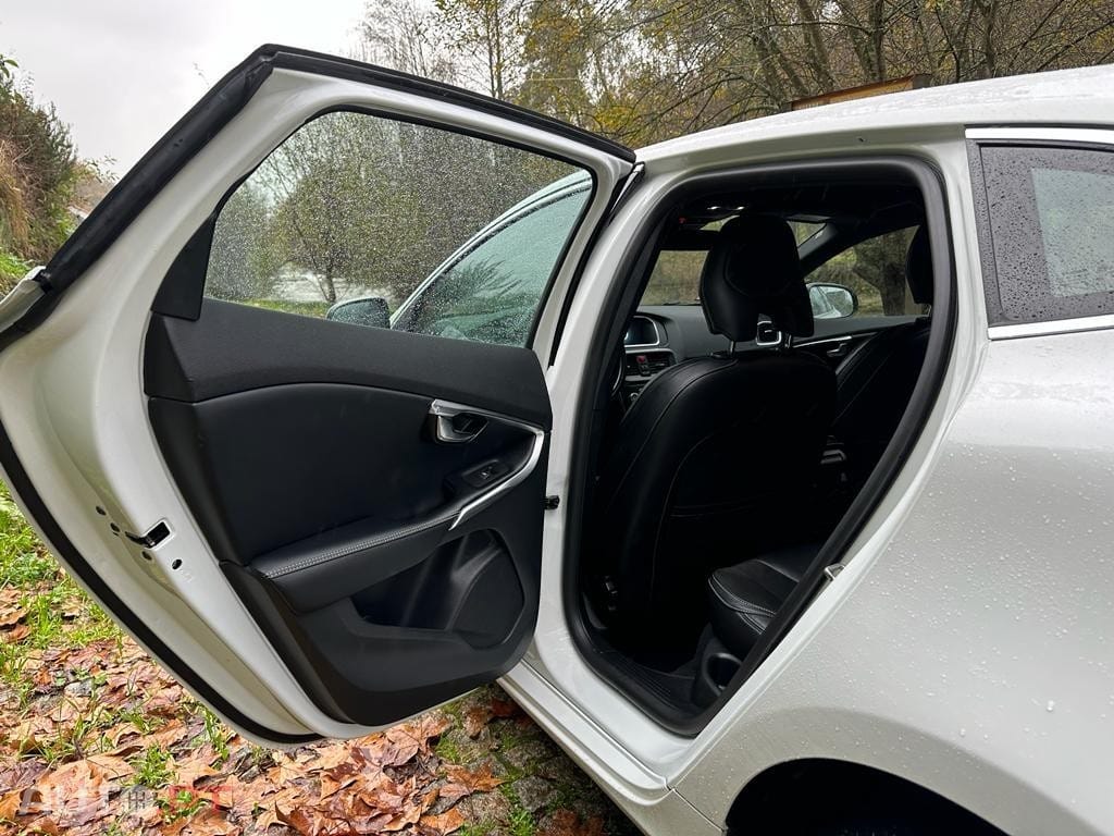 Volvo V40 2.0 D3 R-Design