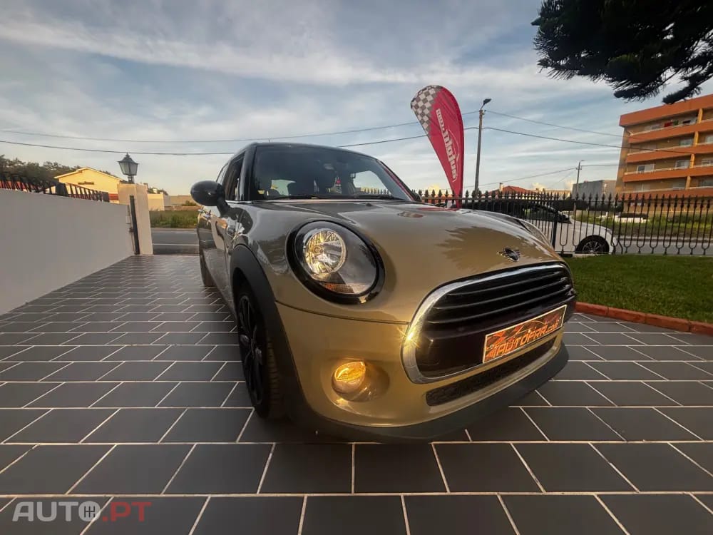 MINI Cooper Cooper Premium Yours Auto
