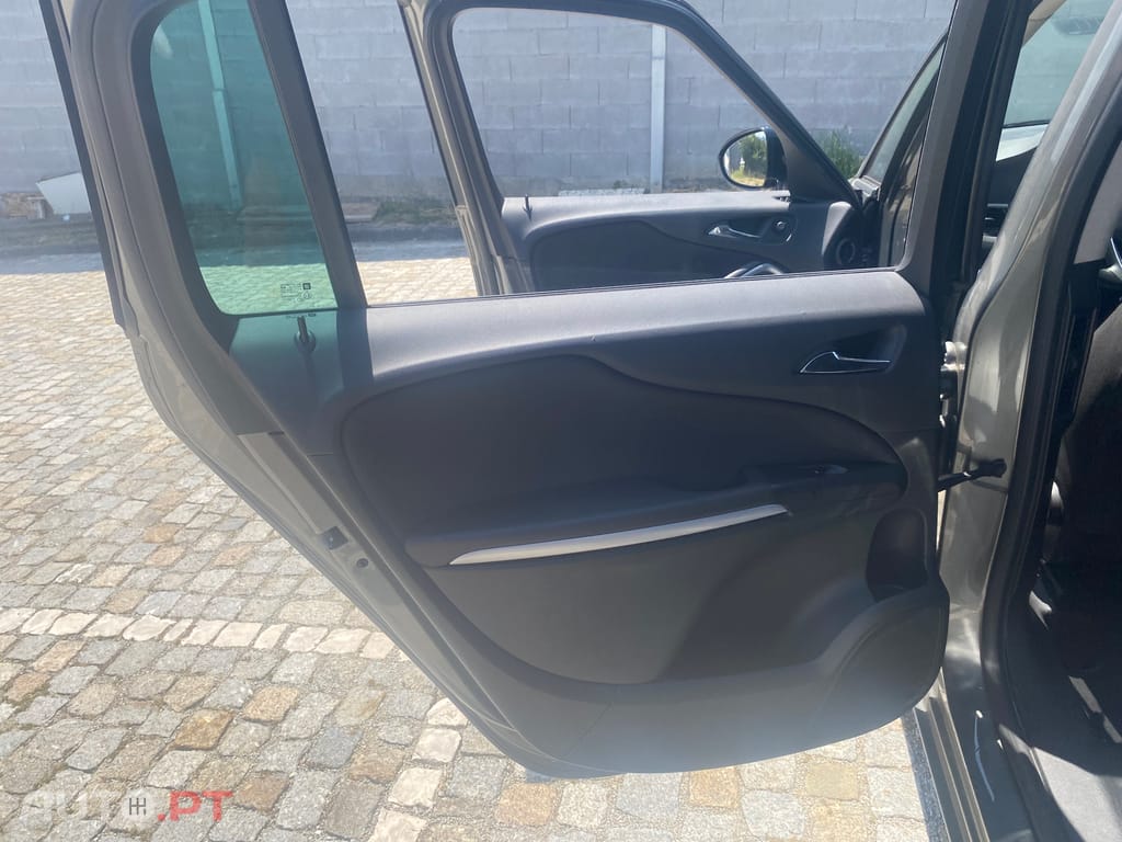 Opel Zafira Opel Zafira Tourer 1.4 Turbo GPL Exclusive | 7 Lugares |
