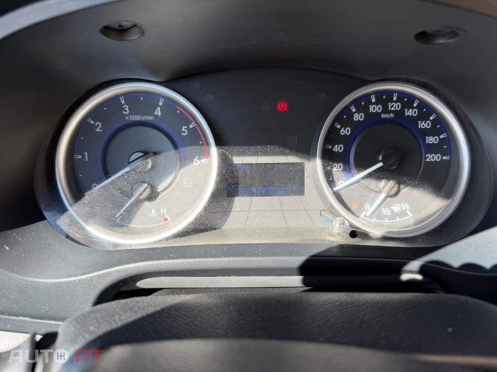 Toyota Hilux 2.4 D-4D 4WD CD Premium Edition