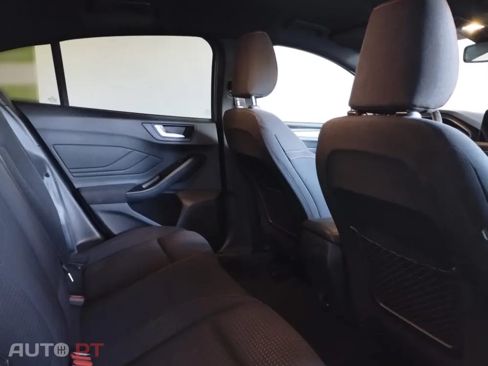 Ford Focus EcoBoost ST-Line Hybrid