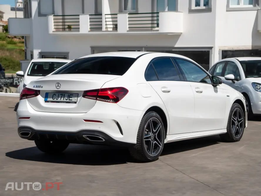 Mercedes-Benz A 250 e 8G-DCT AMG Line