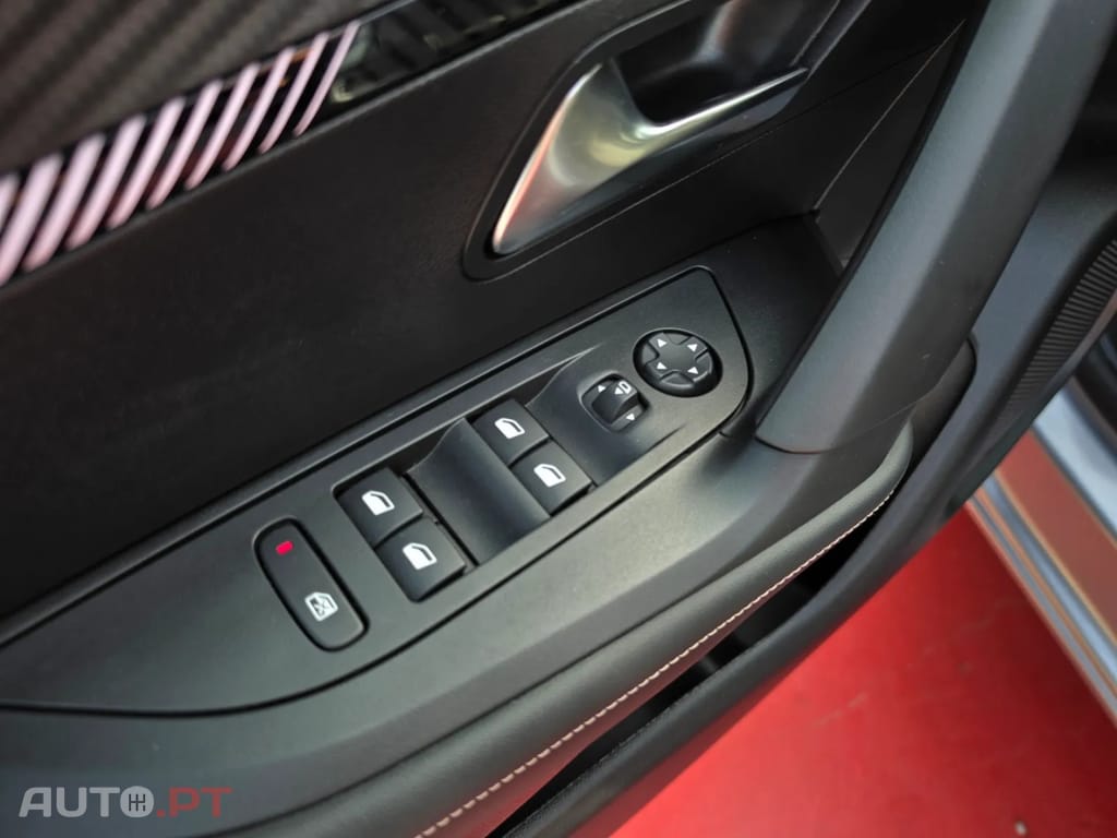 Peugeot 2008 Hybrid 136 e-DSC Allure