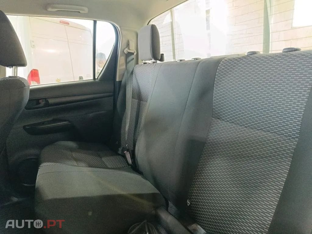 Toyota Hilux 2.4 D-4D 4WD CD CM