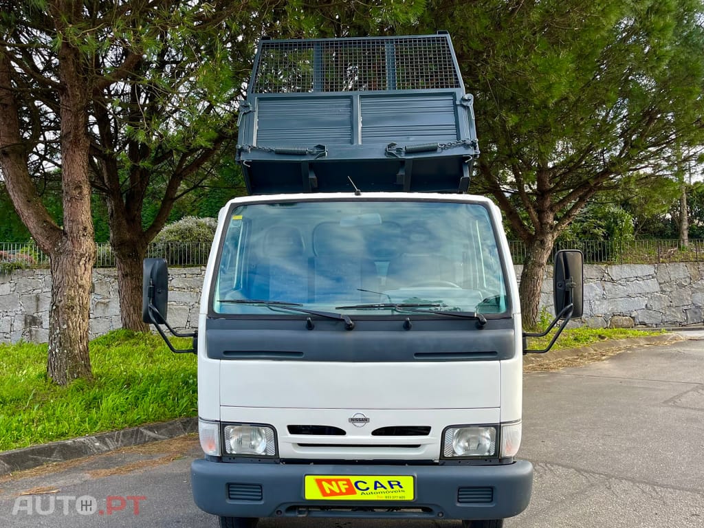 Nissan Cabstar TRIBASCULANTE