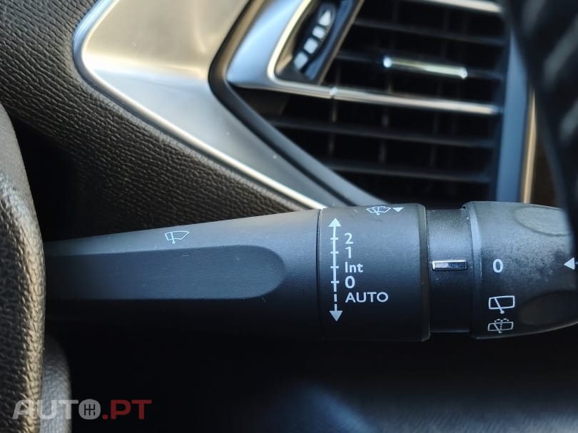 Peugeot 308 1.2 PureTech Allure J17 — fotografia 30