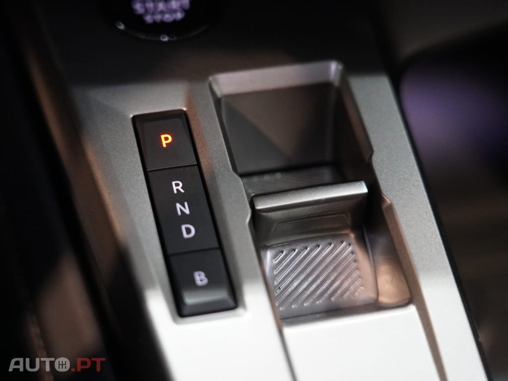 Peugeot 408 1.6 Hybrid Allure e-EAT8