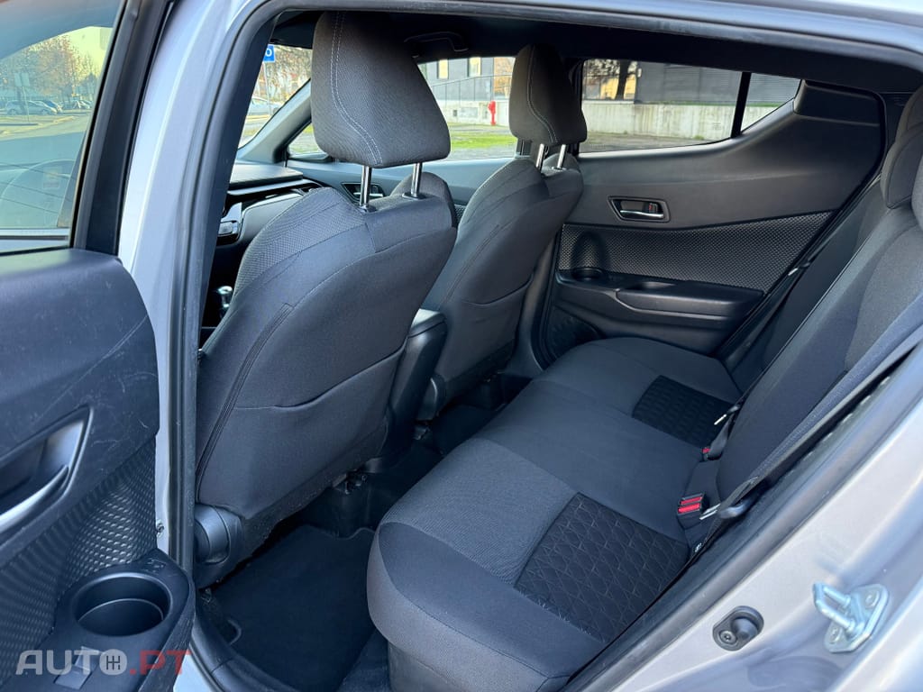 Toyota C-HR 1.8 Hybrid Square Collection