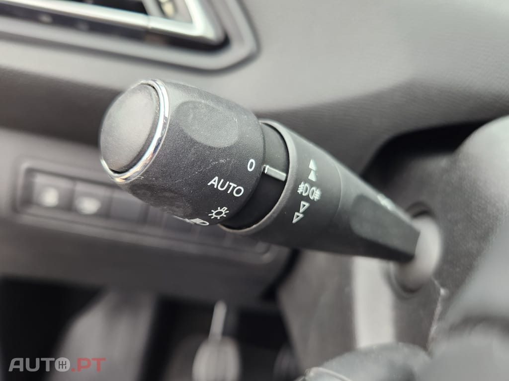 Peugeot 308 1.6 e-HDi Allure J17