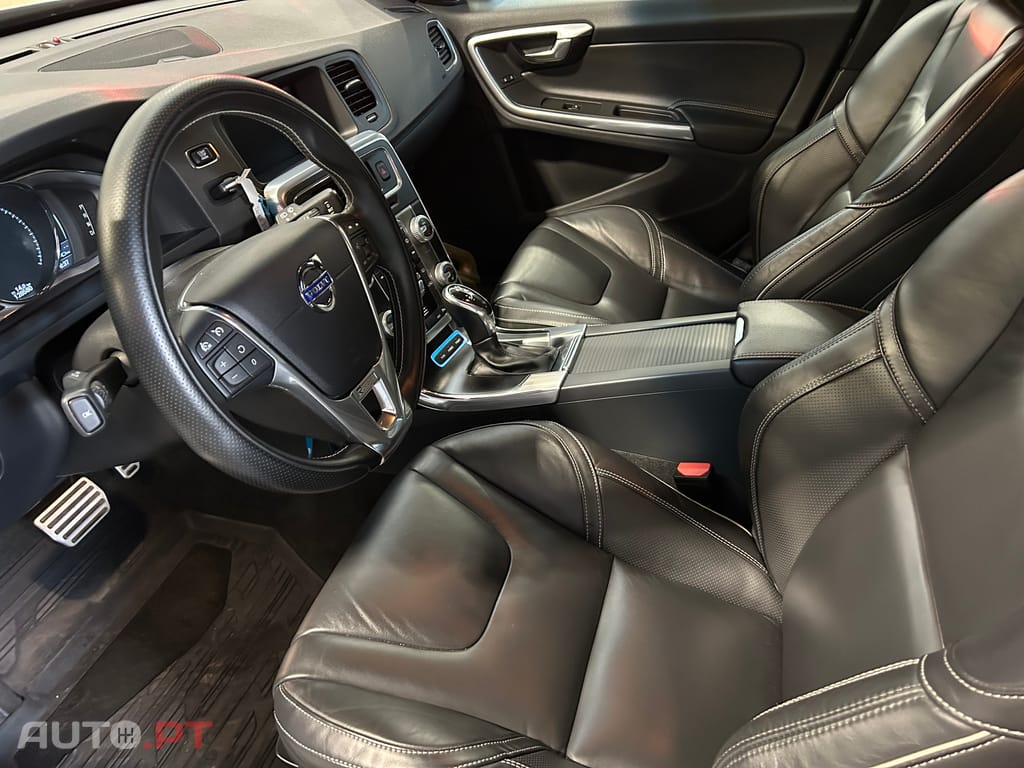 Volvo V60 R-Design D6 PLUG IN