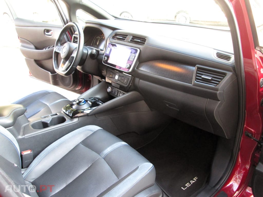 Nissan Leaf Tekna Two Tone