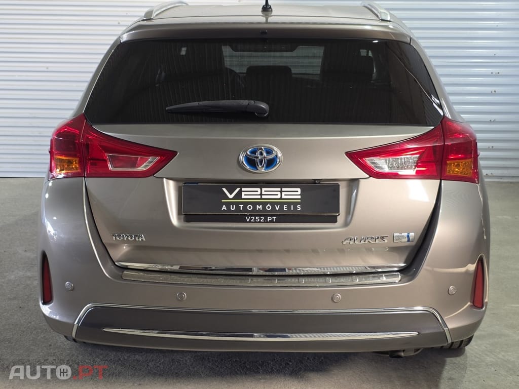 Toyota Auris Touring Sports 1.8 HSD Exclusive - Adaptada A Pessoas Com Mobilidade Reduzida