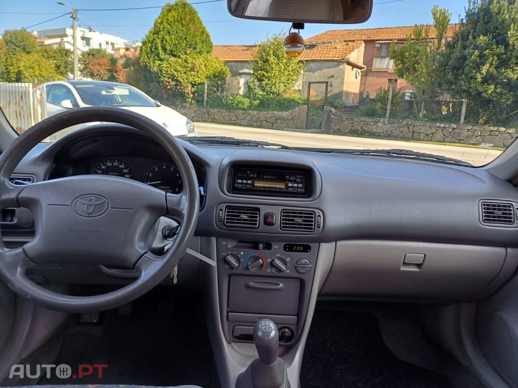 Toyota Corolla Sedan 1.3 Terra AC