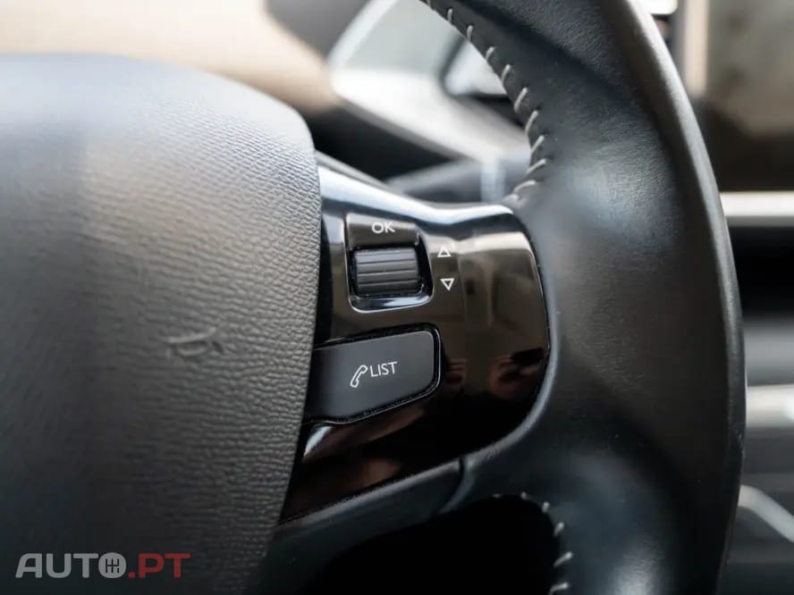 Peugeot 308 1.5 BlueHDi Business Line