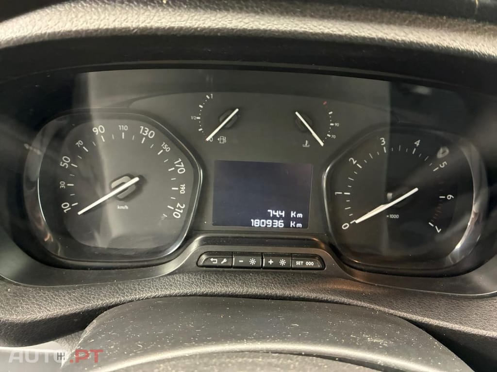 Peugeot Expert 2.0 BlueHDi Long Ashpalt