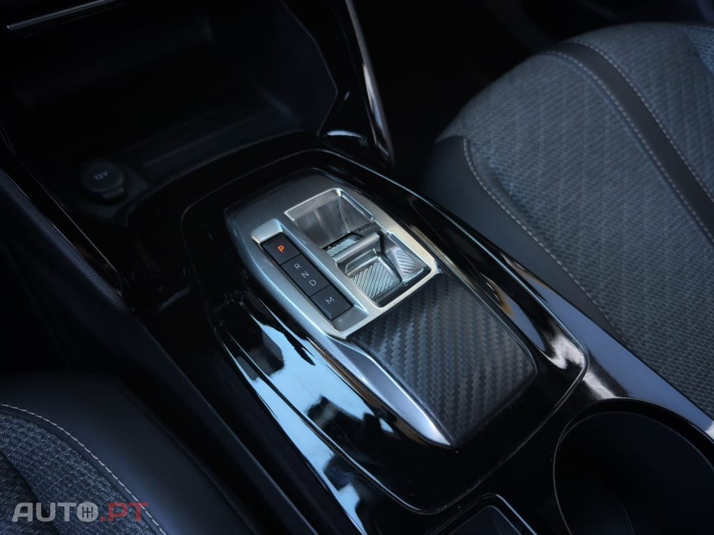 Peugeot 2008 1.2 Hybrid Allure e-DCS6