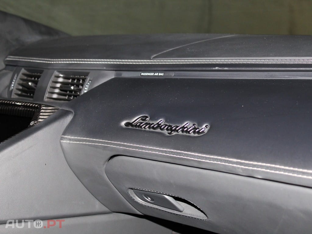 Lamborghini Aventador 6.5 V12 LP740-4 S