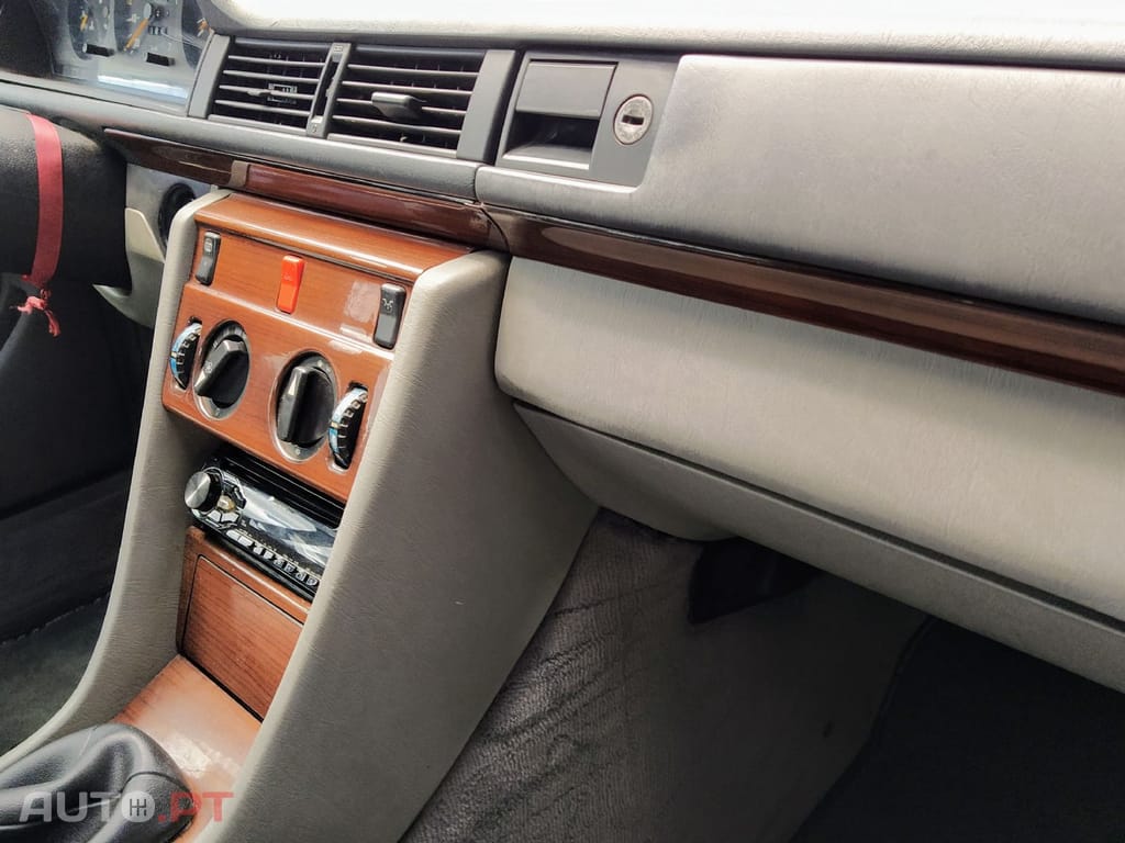 Mercedes-Benz 250 D