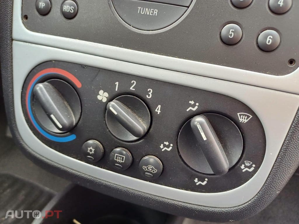Opel Corsa 1.7 DTi 16V Elegance — fotografia 8