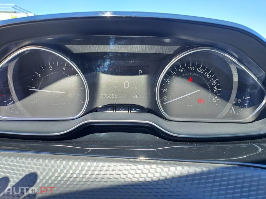 Peugeot 2008 1.2 PureTech Allure EAT6