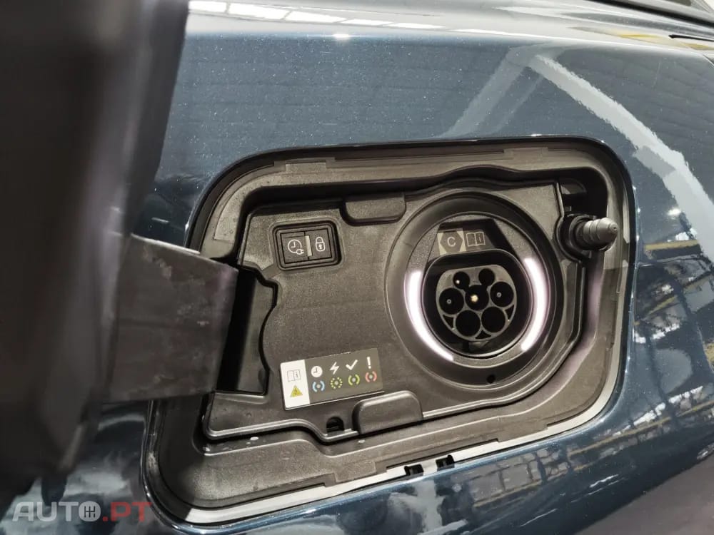 Peugeot 3008 1.6 Hybrid Allure e-EAT8