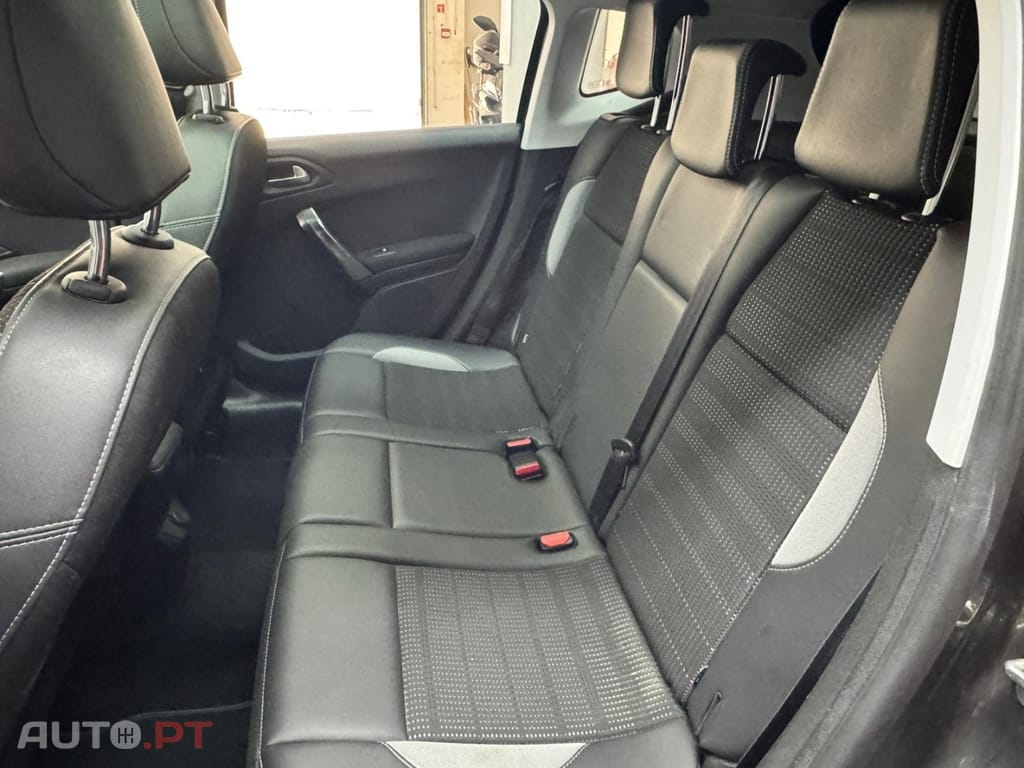 Peugeot 2008 1.2 PureTech Style EAT6