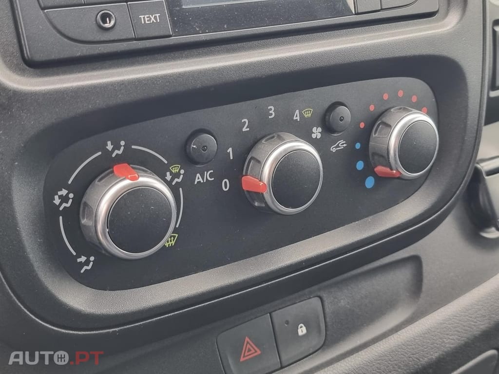 Renault Trafic 2.0 dCi L1H1 - IVA Dedutível
