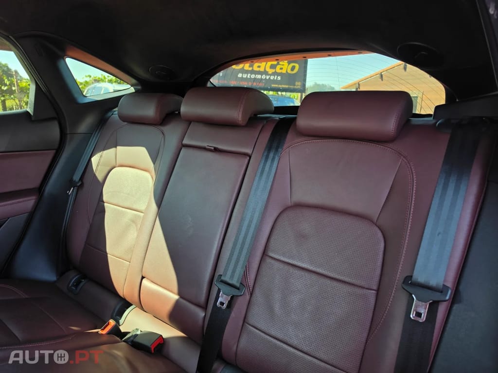 Jaguar E-Pace P300e AWD R-Dynamic S