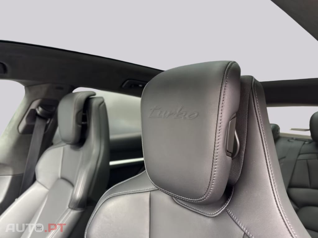 Porsche Taycan I.V.A DEDUTIVEL Turbo