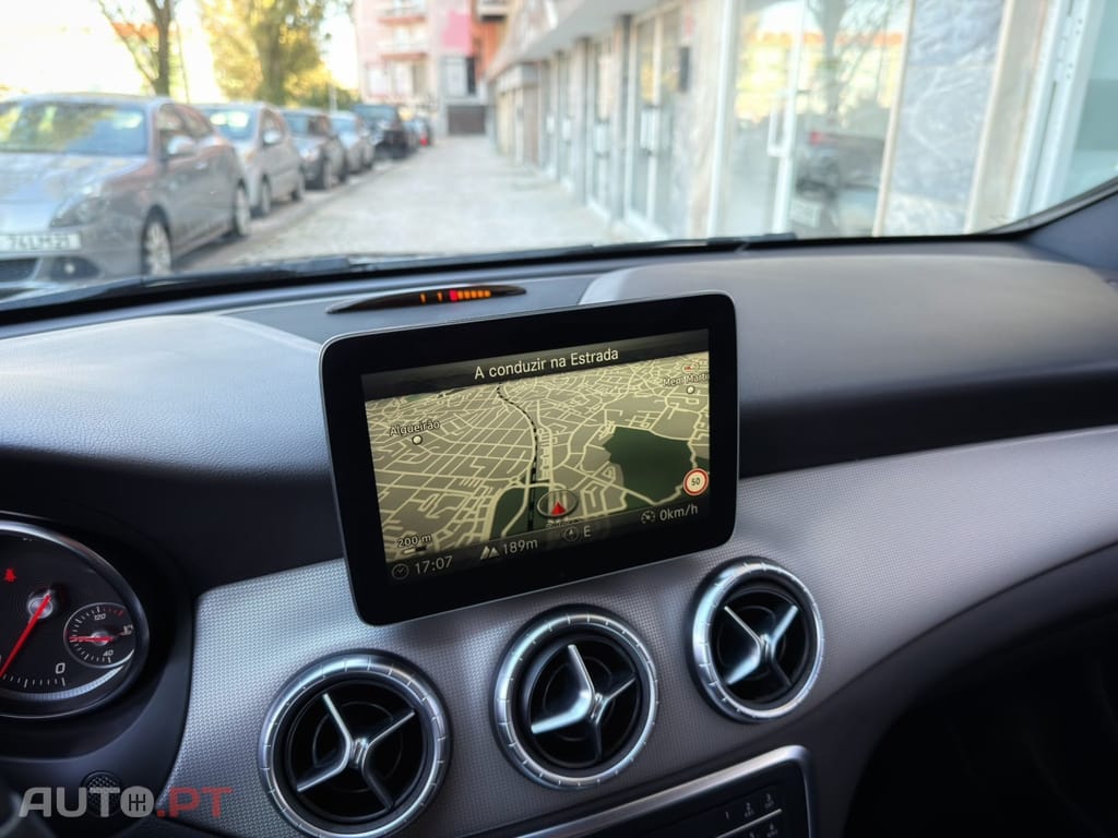 Mercedes-Benz CLA 180 d Shooting Brake Urban