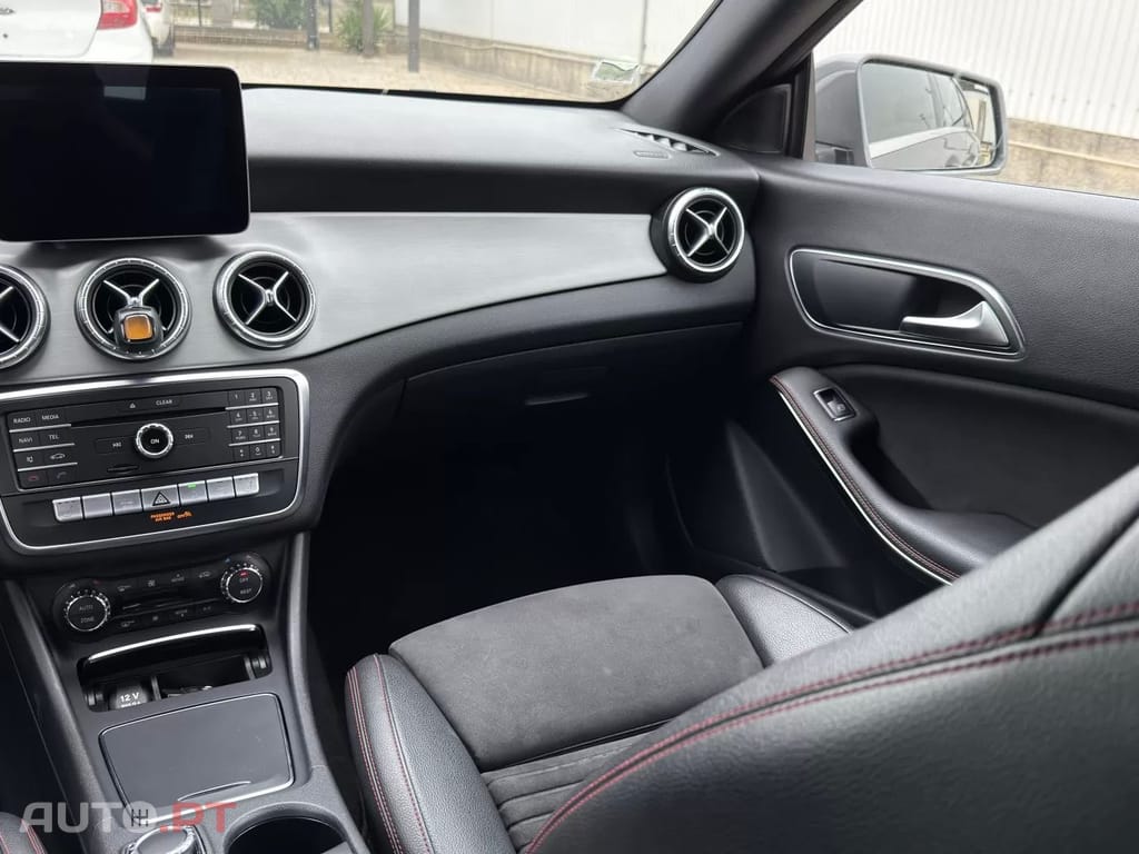 Mercedes-Benz CLA 200 d Shooting Brake AMG Line Aut. — fotografia 22