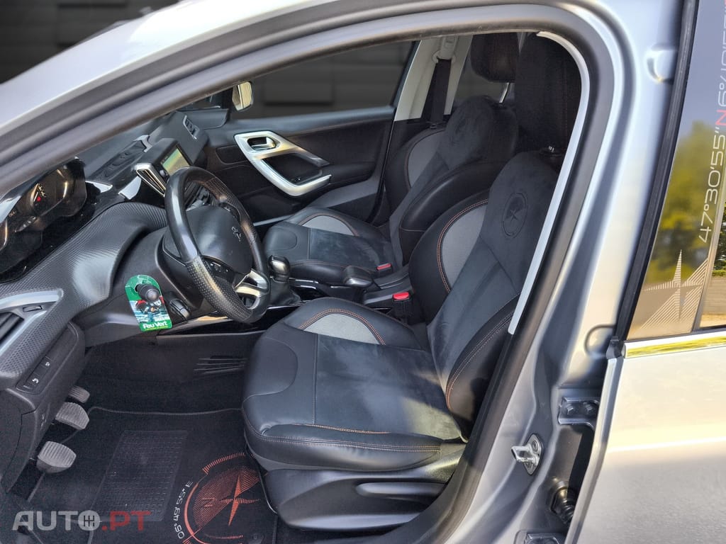 Peugeot 2008 1.2 PureTech Crossway