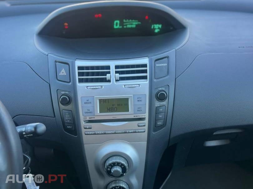 Toyota Yaris 1.0 VVT-i AC