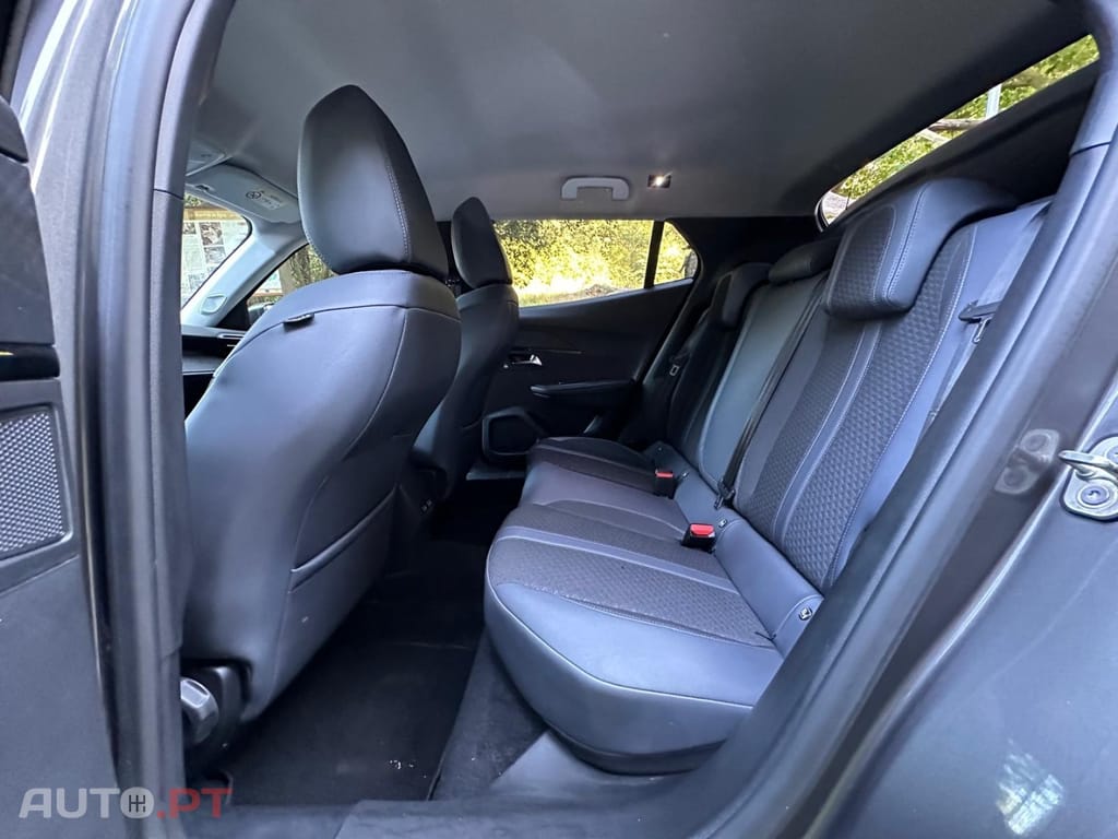 Peugeot 2008 1.5 BlueHDi Allure EAT8