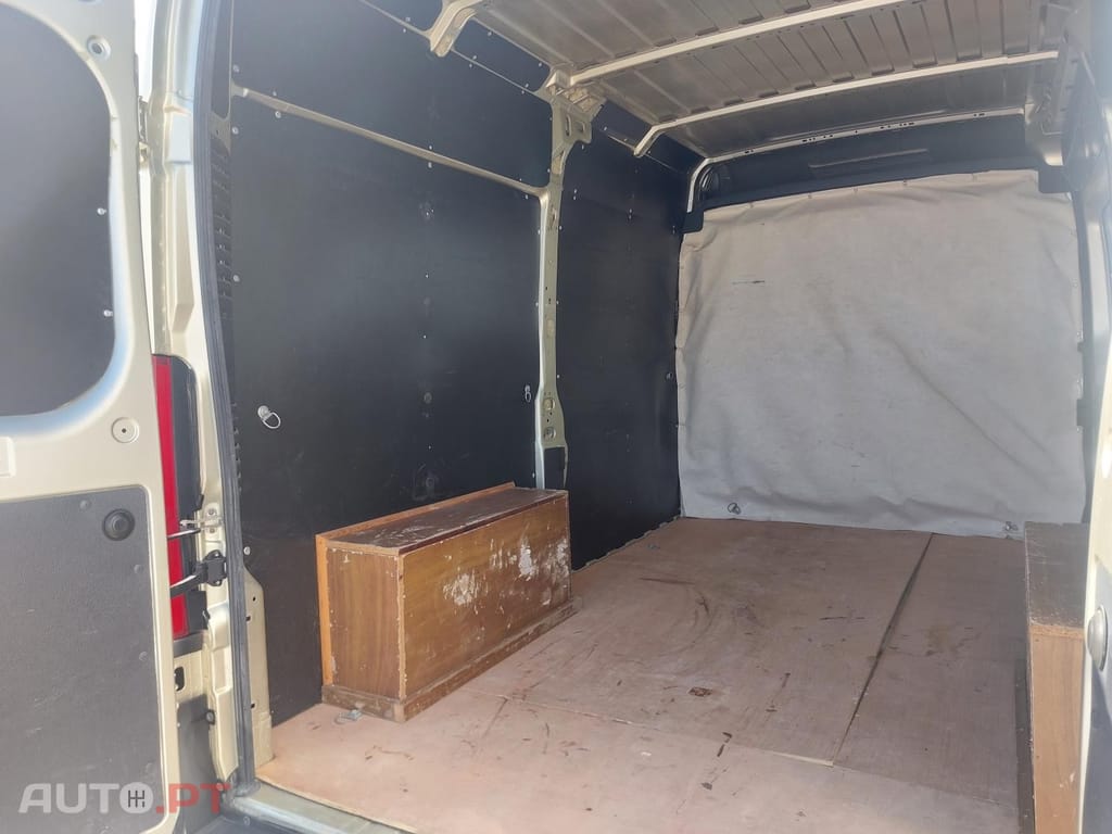 Peugeot Boxer 2.2 BlueHDi 330 L2H2 Premium - 140 cv - IVA Dedutível