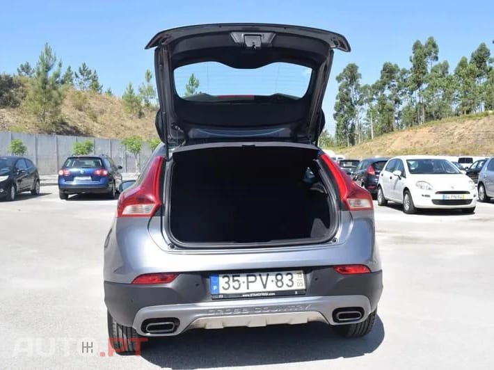 Volvo V40 Cross Country Outro